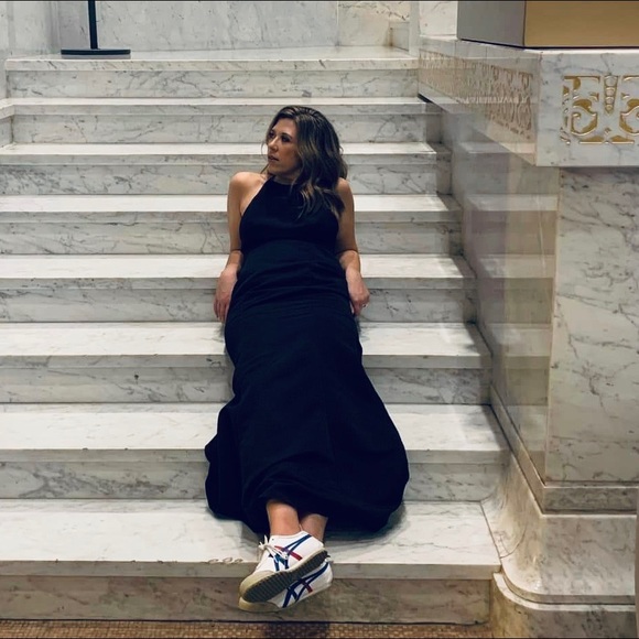 Meet your Posher, Lauren - Picture 2 of 3